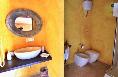 Radicondoli Villa | Typical Tuscan farm with swimming pool and air conditioning surrounded by nature