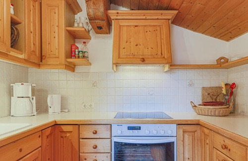 Grundau Apartment | Tyrolean style apartment only 3 minutes from the lift