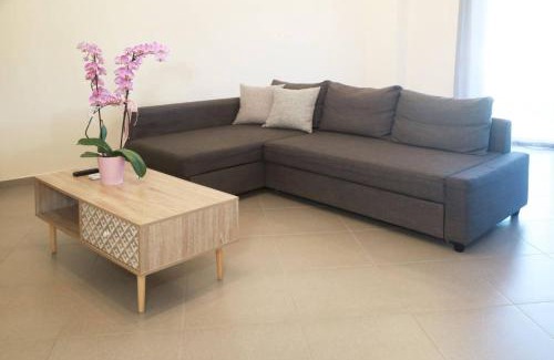 Perivolia Apartment | Tzei House - 5min drive to beach