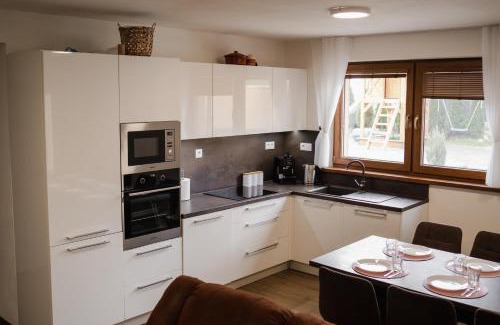 Izipovce House | U divokej včely