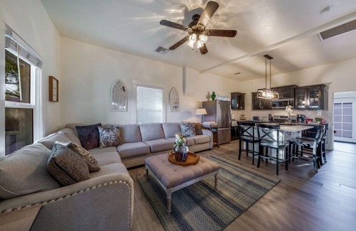 Iron Horse House | U of A/Fenced/Congress St & 4th Ave/3BR 2BA