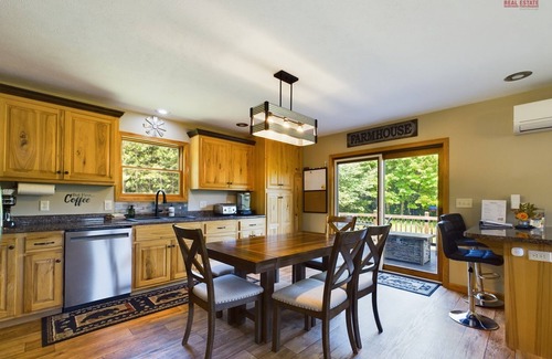 Munising House | U.P. Getaway Pictured Rocks, Hiking, Golf, Wildlife