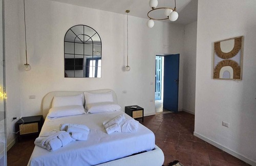 Castel Morrone Hotel | 'U SURC (with balcony)