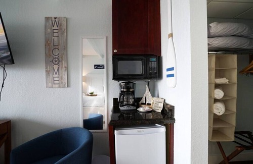 Ruskin Condo | U113- Twisted Palm - Private Beach Resort- ground unit