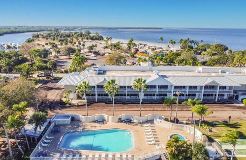 Ruskin Apartment | U409 SUN RISING- BALCONY WATERVIEW- SELF CHECK IN- PRIVATE BEACH RESORT
