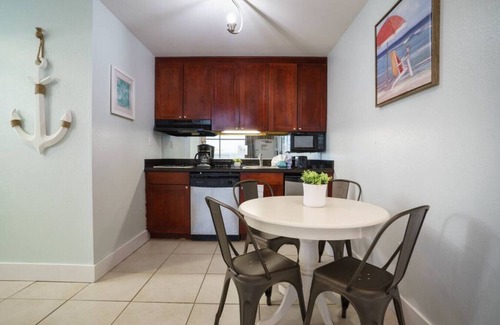 Ruskin Condo | U513- across from pool, beach and resort amenities, Tampa Bay Studio!