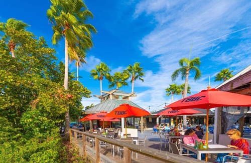 Ruskin Condo | U620-Across the street from beach & amenities! WiFi/Parking. Self Check in!