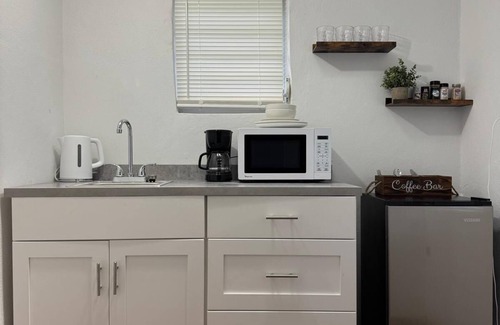 Puerto Nuevo Apartment | Uber to Bad Bunny Concert! Modern Studio near Choli