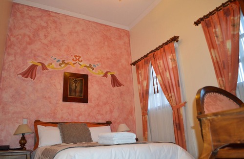 Chimborazo Province Hotel | Ubicated at the midtown Museus, churchs, Parks, and handicrafts sales places.