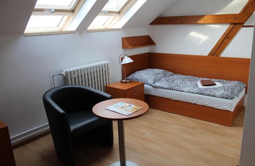 Slany House | Ubytování Na špejcharu, Želevčice