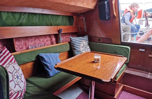 Lipno nad Vltavou Boat Rental | Ubytování na Jachtě