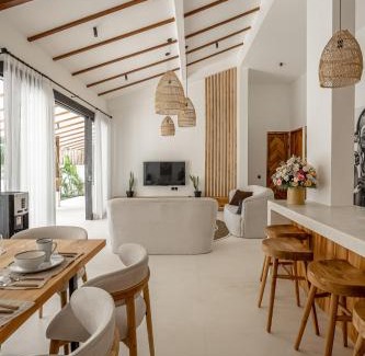 Penestanan Villa | Udara by EVDEkimi - Spacious 4BR Pool villa with Lush garden at Artistic Center of Ubud