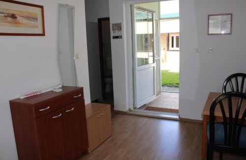 Aljmas Apartment | UDIČARSKI DOM UŠĆE