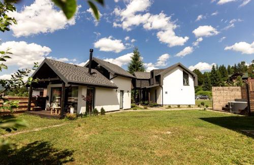 Slavske Ski Chalet | UGRAD family котедж з чаном-джакузі