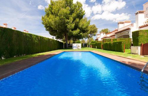 Miami Platja House | UHC Bosque II Family Complex