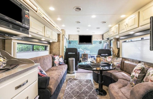 Heide Apartment | Uhse Ami Wohnmobil mit Erker
