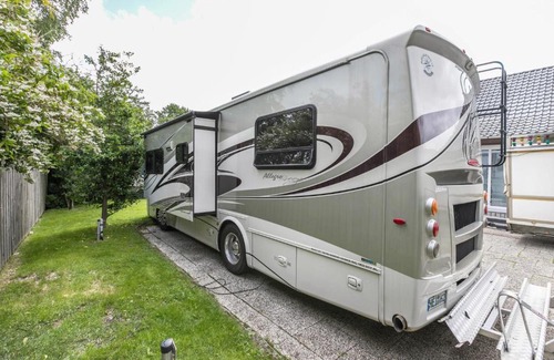 Heide Apartment | Uhse Ami Wohnmobil mit Erker