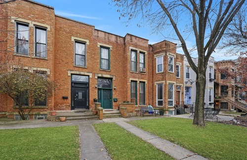 University Village / Little Italy Apartment | UIC/Little Italy - Lovely 1 Bed 1 Bath Apt. - FREE PARKING & IN-UNIT WASH/DRY