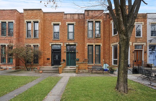University Village / Little Italy Apartment | UIC/Little Italy - Lovely 1 Bed 1 Bath Apt. - FREE PARKING & IN-UNIT WASH/DRY