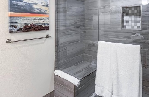 Capistrano Beach Resort | Ultimate Beach Vacation! 2 Modern Units, Pool, Parking, Close to Pines Park