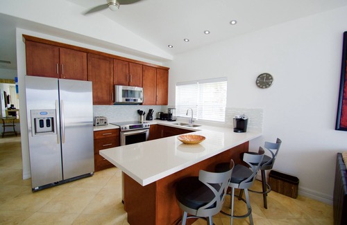 Seven Mile Beach Condo | Ultimate Beachfront Oceanfront Penthouse W Unbeatable Views!