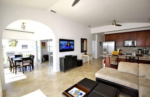 Seven Mile Beach Condo | Ultimate Beachfront Oceanfront Penthouse W Unbeatable Views!