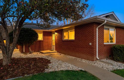 University Acres Apartment | Ultimate Chill Zone, BBQ, Bikes, Pet Friendly!