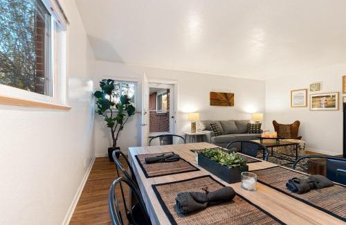 University Acres Apartment | Ultimate Chill Zone, BBQ, Bikes, Pet Friendly!