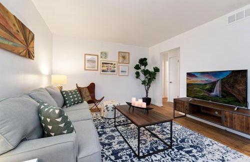 University Acres Apartment | Ultimate Chill Zone, BBQ, Bikes, Pet Friendly!