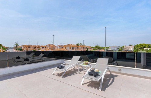 Santiago de la Ribera Villa | Ultimate Enjoyment: Luxury 8-person Villa with Jacuzzi, Pool & Beach within Walking Distance!