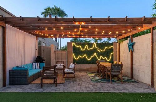 Raskin Estates House | Ultimate Family Getaway w Heated Pool & Themed Rooms