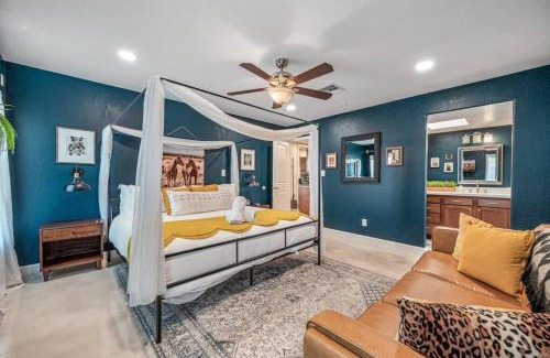Raskin Estates House | Ultimate Family Getaway w Heated Pool & Themed Rooms
