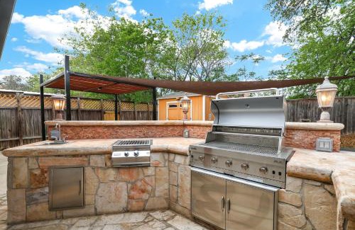Wetmore House | Ultimate Getaway Game Room Bbq Fire Pit Office