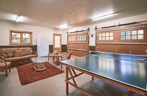 Fiddler Lake Resort Ski Chalet | Ultimate Group Escape: Pool, Hot Tub, Games, Sauna