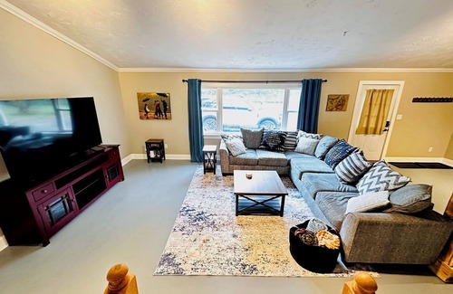 Indianapolis House | Ultimate Group Stay Ping-Pong, Firepit & Cozy Vibe, 4bdrm, 2 bath, 2 car garage