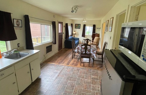 Frontenac Cabin | Ultimate Lake Escape: 3-Bed Family Cottage with Bunks, Sleeps 8!