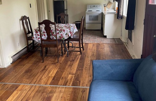 Frontenac Cabin | Ultimate Lake Escape: 3-Bed Family Cottage with Bunks, Sleeps 8!