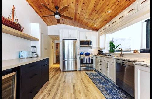 Trent Lakes Cottage | Ultimate Leisure Cottage with INDOOR GYM