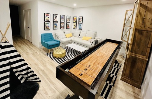 Trent Lakes Cottage | Ultimate Leisure Cottage with INDOOR GYM