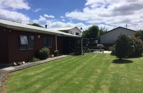 Whitianga House | Ultimate Location - Main Street of Town !
