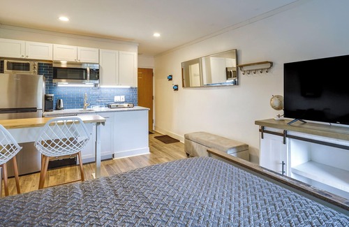 North Park City Apartment | Ultimate Park City Studio w/Pool & Hot Tub!