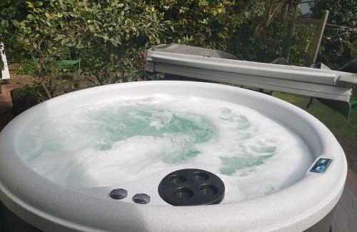 Lynmore House | Ultimate Redwoods Comfort Spa pool and bike storage
