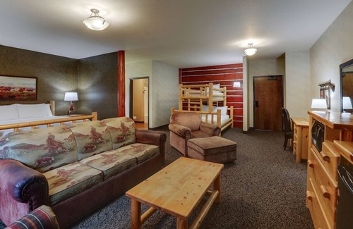 Sioux City Hotel | Ultimate Relaxation: Heated Pool & Whirlpool Suites in Historic Area