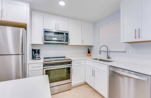 Satellite Beach Condo | Ultimate Space Coast Condo with Ocean Views, Heated Pool & BBQ Grills ☀️