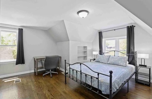 Broadview House | Ultimate Stay w/ Gym & Game Room Broadview