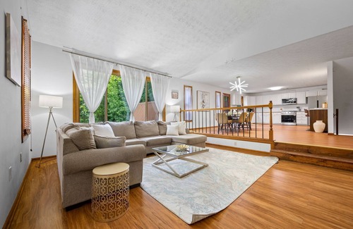 Stone Mountain House | Ultimate Stone Mountain Escape – Sleeps 20+ I Game Room I Cinema
