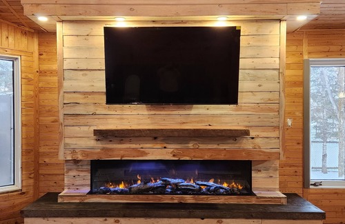 Arnes Cottage | Ultimate vacation lodge in cottage country, short walk to sandy beach