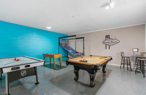 Bay Crest Park House | Ultimate Waterfront Oasis Heated Pool & Boat Dock