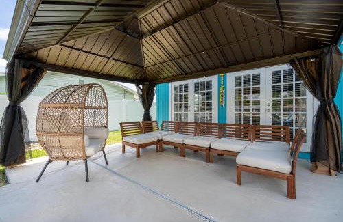 Bay Crest Park House | Ultimate Waterfront Oasis Heated Pool & Boat Dock