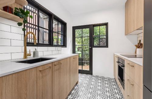Ultimo House | Ultimo l Renovated 2 Bedroom House With Rooftop Balcony